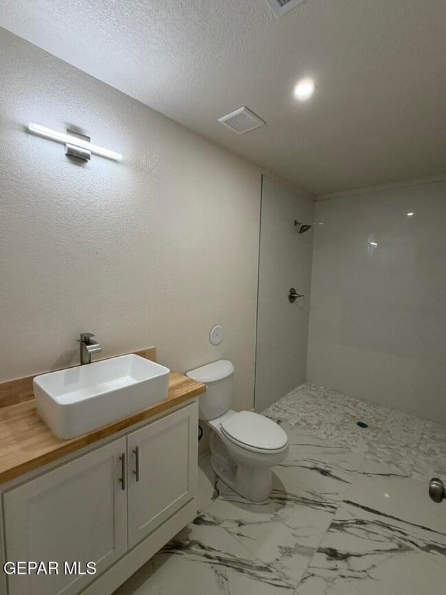 Building Photo - 102 Chama Ln