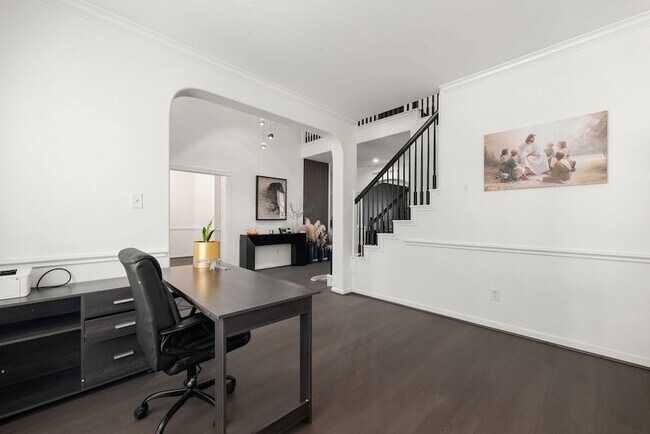 Building Photo - 14910 Lake Woodbridge Ct