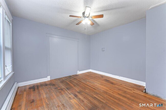 Building Photo - 146 Charles St