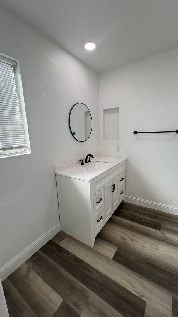 Building Photo - UPGRADED 4 bedroom 2 bathroom home