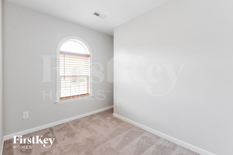 Building Photo - 6698 Knob Hill Ct
