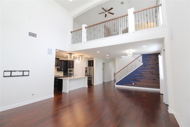 Building Photo - 5800 Viejo Dr