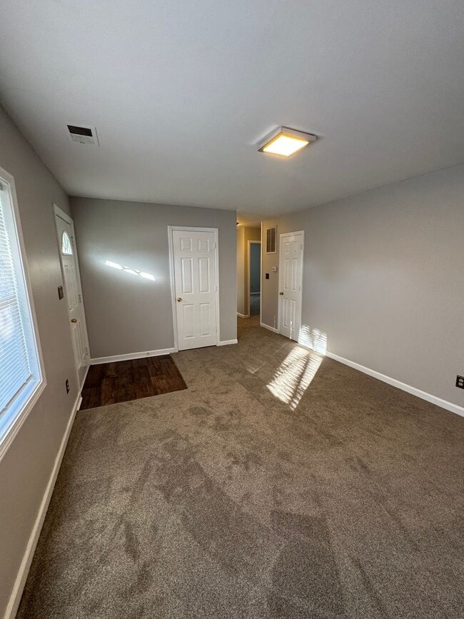 Building Photo - 1581 Roberts Rd