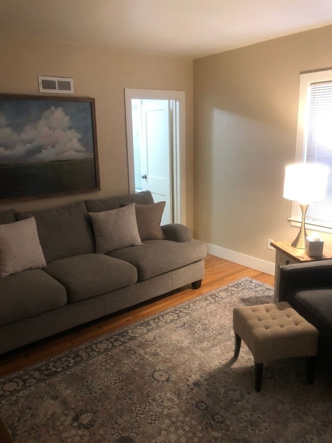 Building Photo - 204 1/2-204-1/2 Park Rd