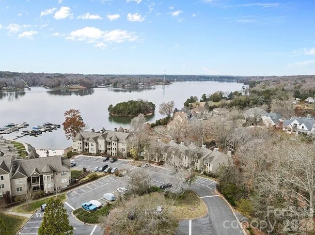 Building Photo - 13820 Queens Harbor Rd