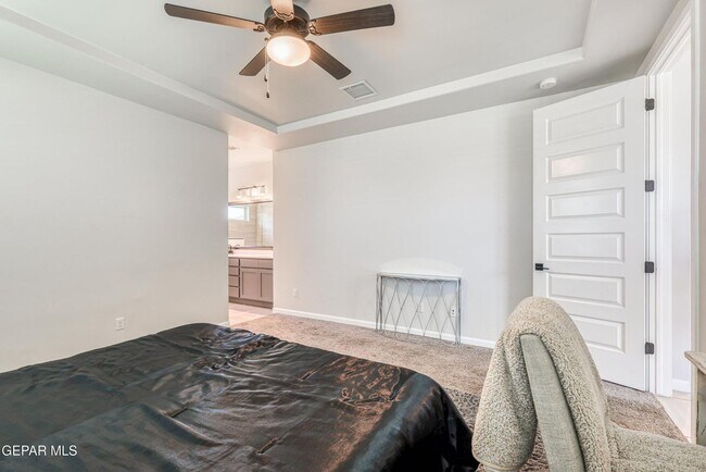 Building Photo - 12844 Haxby St