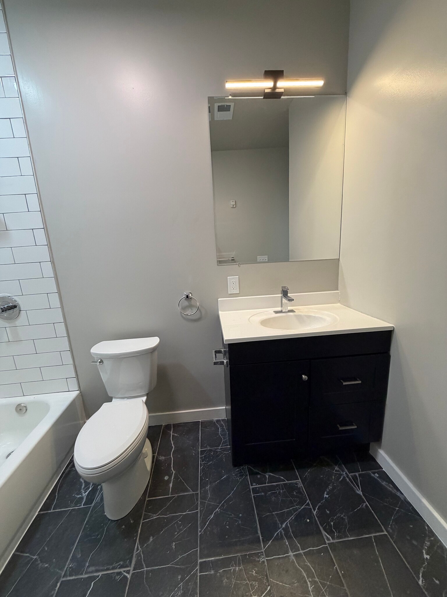 Building Photo - 711 Chew St