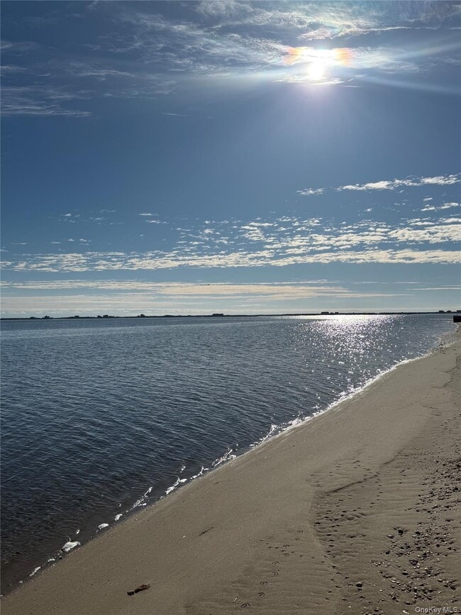 Building Photo - 25 Shinnecock Rd