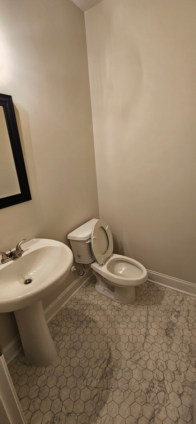 Building Photo - 1240 Ainsworth Alley