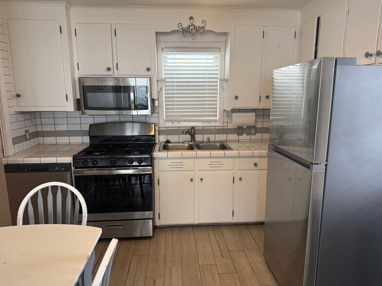 Building Photo - 19 Kentville Terrace