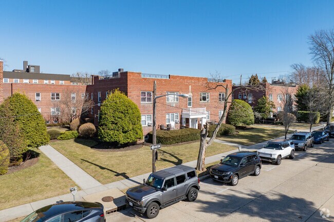 Primary Photo - Lawrence Place