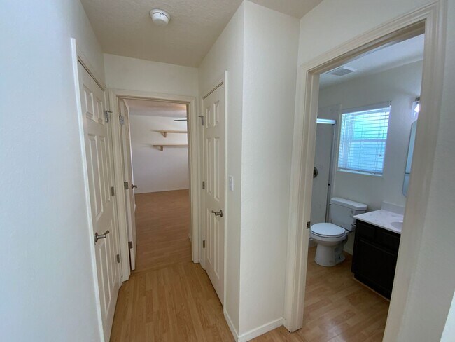 Building Photo - 3 Bedroom Home Available Near Golf Course ...