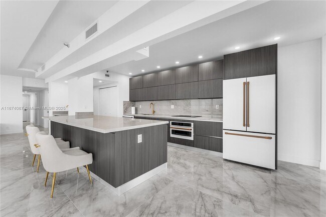 Building Photo - 19355 Turnberry Way
