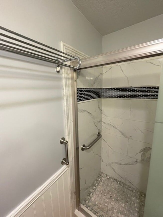 Building Photo - Nicely Updated 1 Bedroom 1 Bathroom, Coco ...