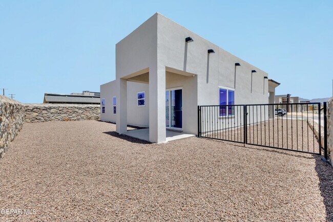 Building Photo - 5981 Ruidoso Downs St