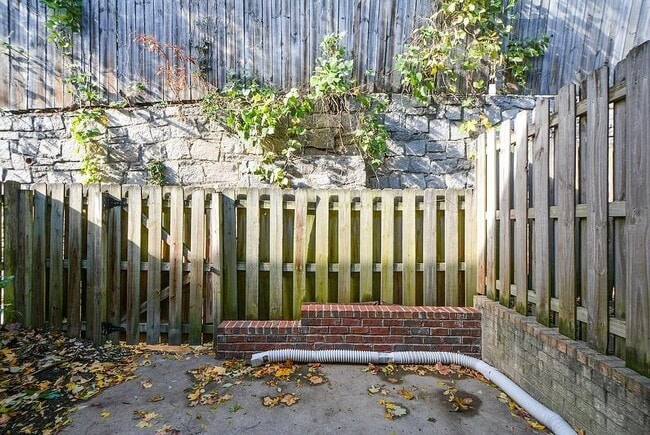 Building Photo - 1014 Summer Pl NW