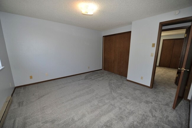 Building Photo - 3 bed 2 bath rancher duplex close to Hayden Lake