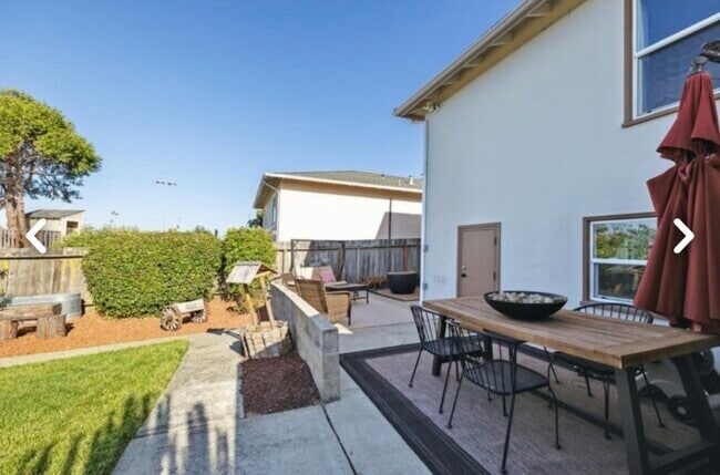 Building Photo - 623 Santa Susana Ave