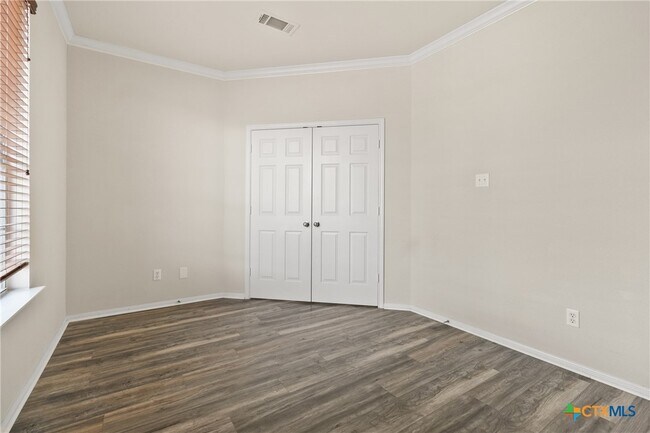 Building Photo - 6202 Bridgewood Dr