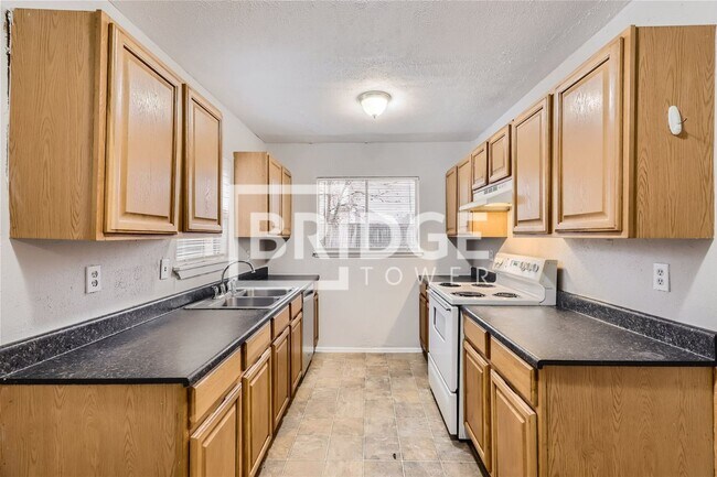 Building Photo - 6405 Magnolia Ln