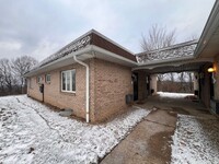 Building Photo - Moon Twp - Spacious 1 Bedroom 1 Bathroom -...