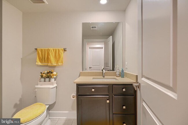 Building Photo - 7142 Starmount Ct