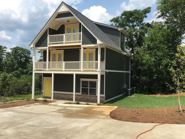 Primary Photo - Pre- Leasing Fall 2026 5 Bedroom Near Down...