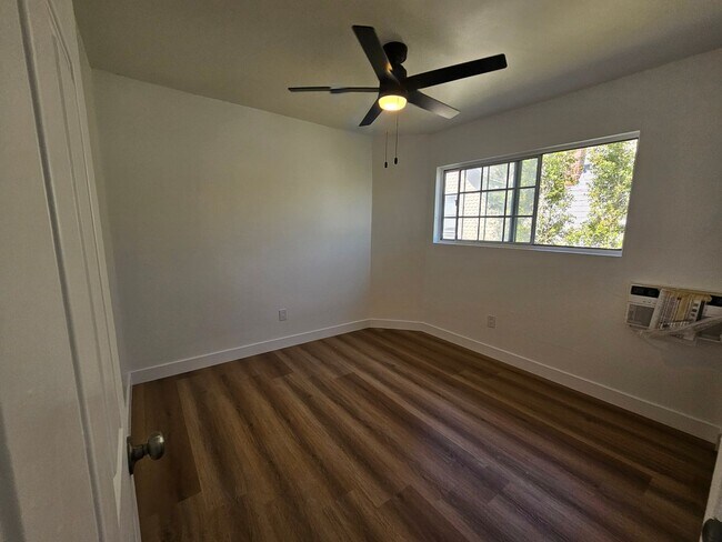 Building Photo - 245 E Ave 38