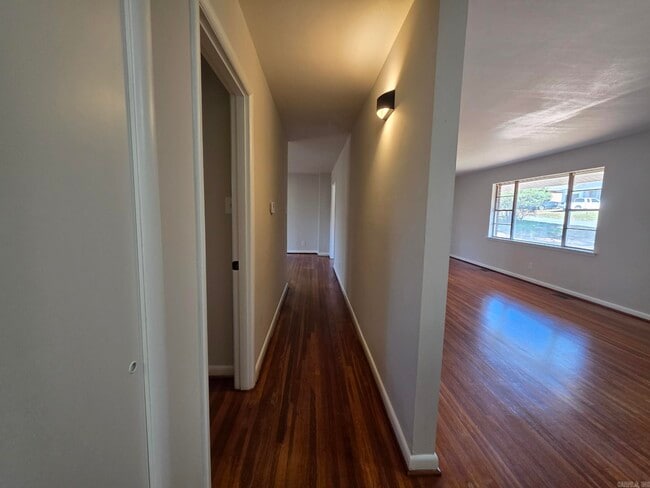 Building Photo - 15 Cliffwood Cir