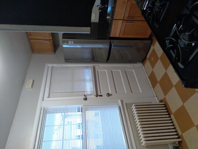 Building Photo - 837 Mulford St