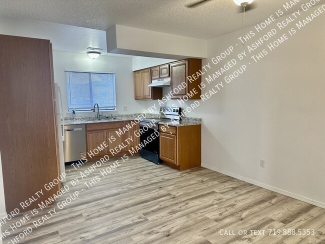 Building Photo - 1120 Yuma St