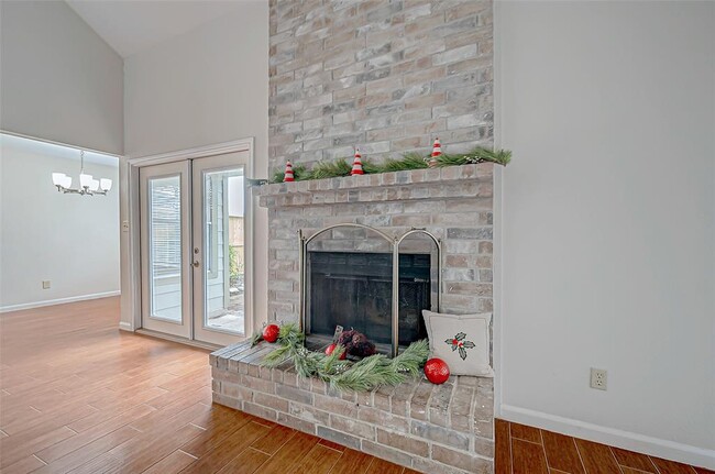 Building Photo - 2022 Highland Hills Dr