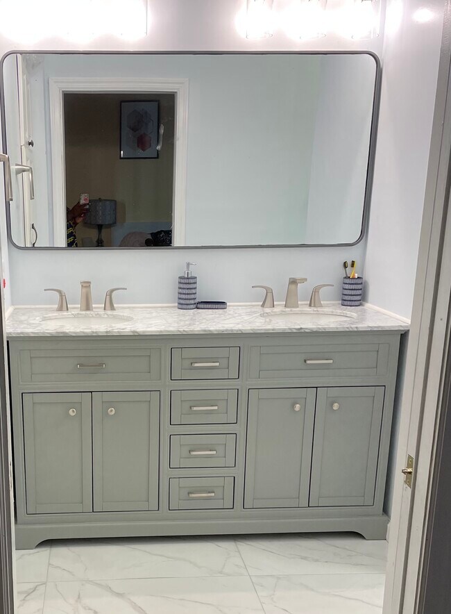 Master bathroom - 42 Beacon Hill Ct