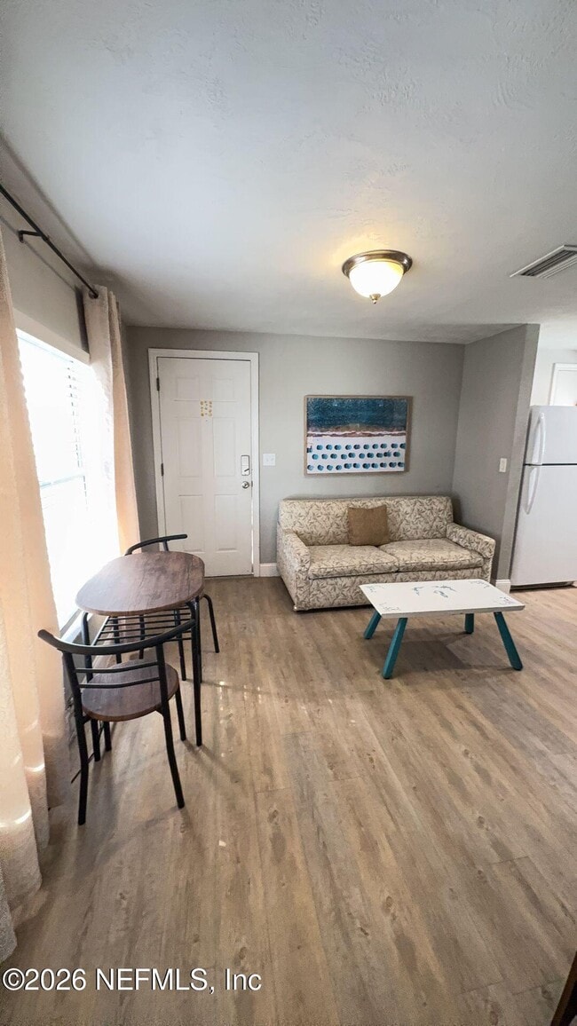 Building Photo - 108 S 5th St