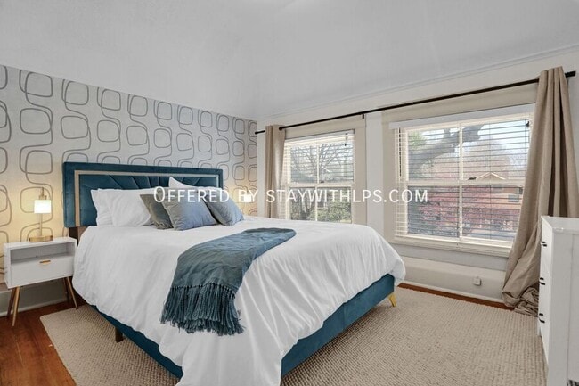 Building Photo - 397 Angelus St