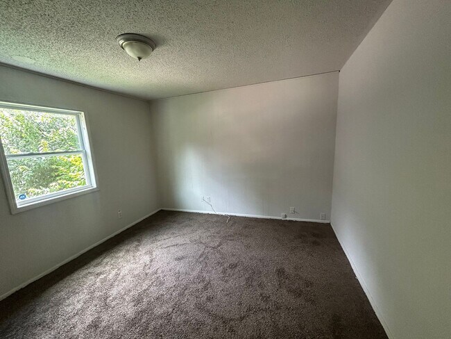 Building Photo - 317 SE Arter Ave