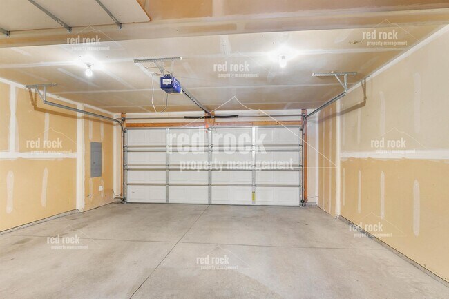 Building Photo - 1710 N Willamette Rd