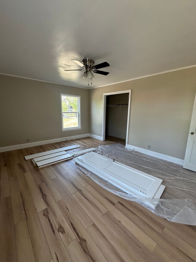 Building Photo - 2 Bed/1 Bath House UNDER RENOVATIONS