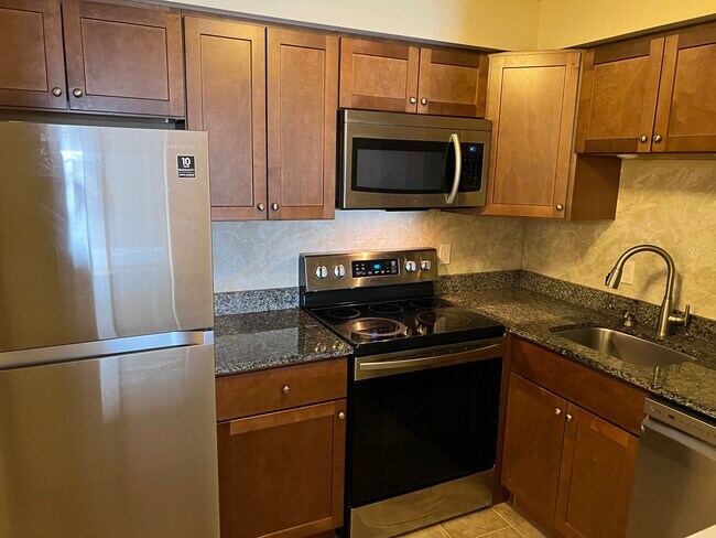 Building Photo - 1025 Hancock St