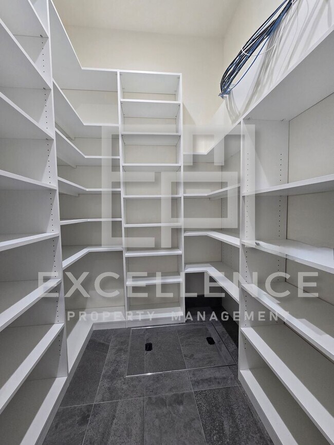 Building Photo - Brand New Build 5/5 Home & 2/2 Cottage - C...