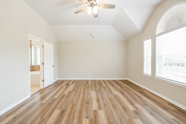 Building Photo - 815 Robins Way