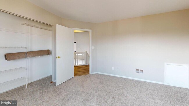 Building Photo - 72 Whethersfield Cir