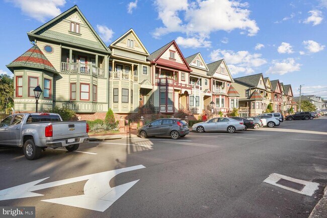 Building Photo - 1555 Rivertown Pl