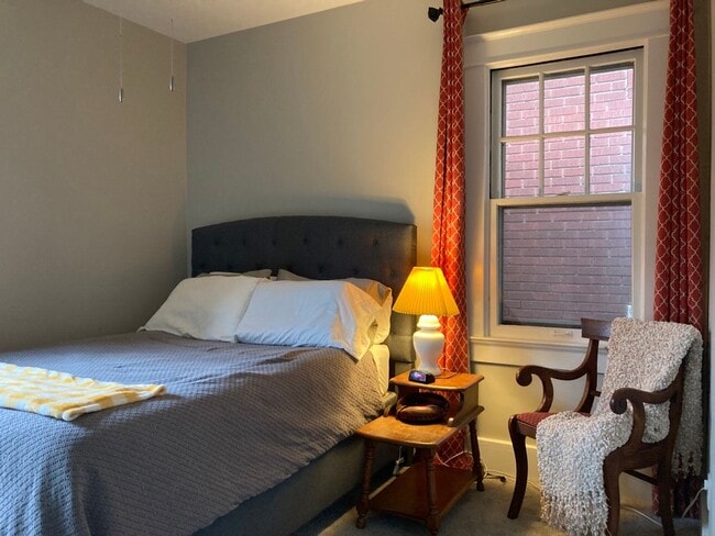 Building Photo - Crescent Hill  Charming Three Bedroom Bung...