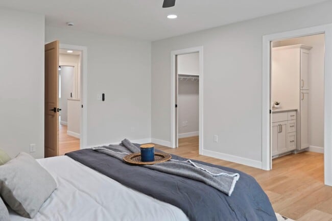 Building Photo - 614 6th St NW