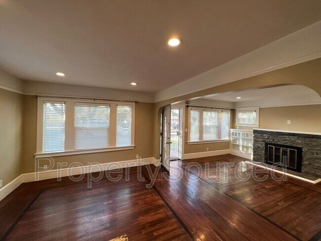 Building Photo - 151 Berverdor Ave