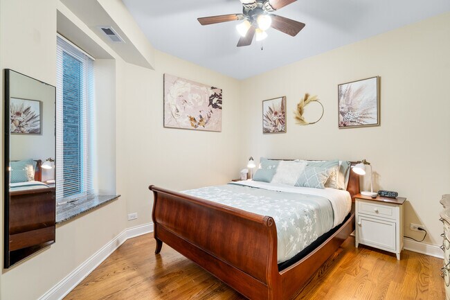 Building Photo - 2117 W Irving Park Rd