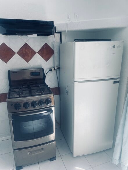 Building Photo - 321 Greenwood Pl