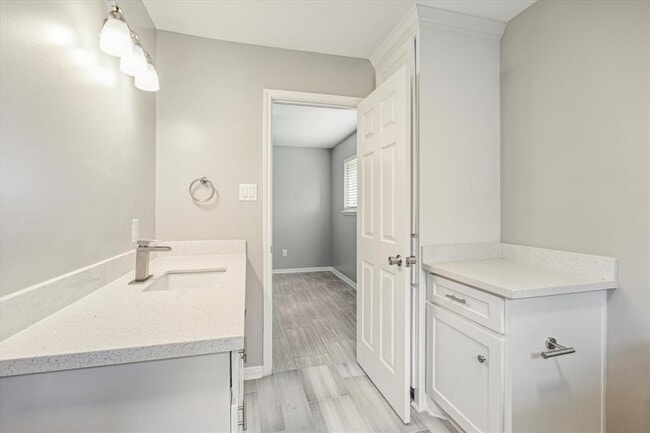 Building Photo - 13910 E Cypress Forest Dr