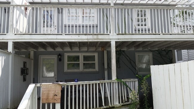 Building Photo - 414 E Park Ave